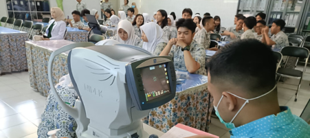 LAC Goes To School di SMAN 5 Surabaya: Edukasi Siswa dan Guru SMAN 5 Surabaya Tentang Kesehatan Mata