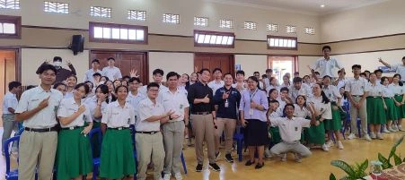 Dari Sekolah Menuju Dunia Kerja: Siswa Cor Jesu Dapat Bekal Jaga Kesehatan Mata dari RS Mata Undaan